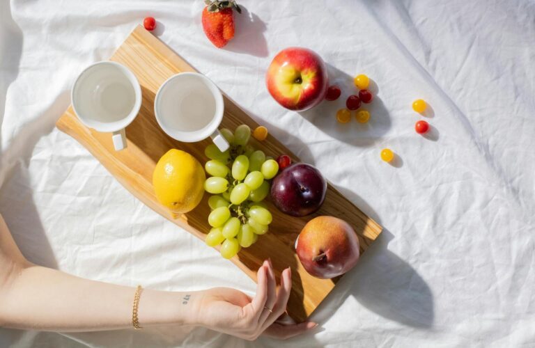 Je jedno, jestli ovoce jíte ráno, nebo večer. Gastroenterolog rozbíjí letité mýty