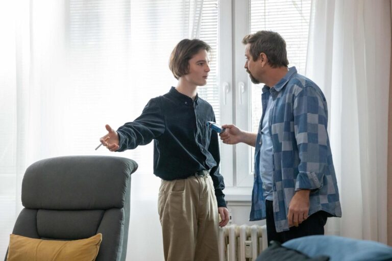 Ulice ve středu: Prokop rozjíždí pátrání, Petrovi ztuhne úsměv na rtech a vytočená Gábina