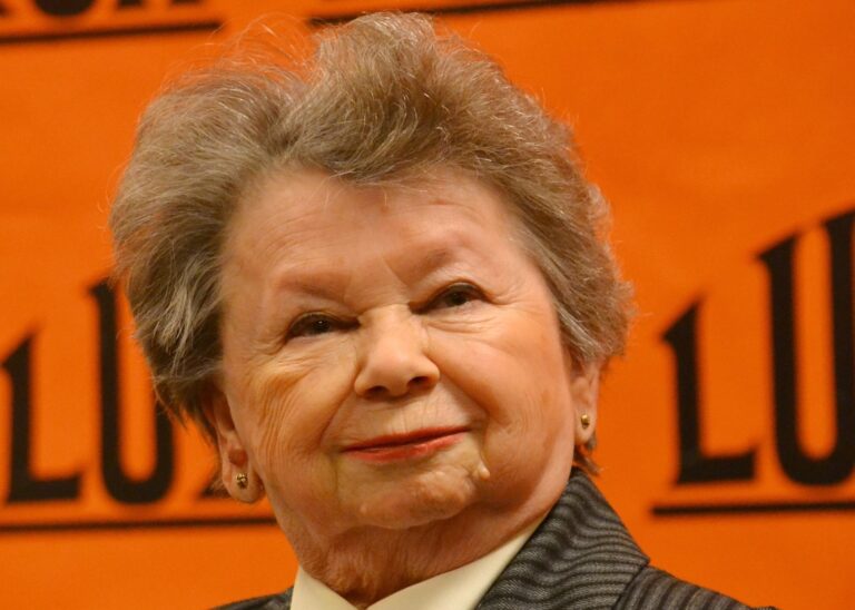 Aťka Janoušková: Její život provázely tragédie, hormonální léčbu ukončila sama a jediný muž jejího života brzy zemřel