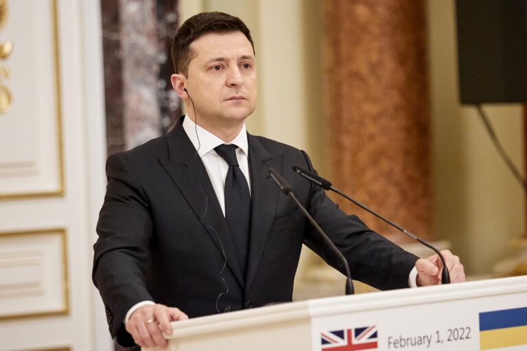 Volodymyr Zelenskyj začínal v jiné branži: Vystudoval práva, ale živil se jako komik a herec. Jeho rolí byla i hlava státu