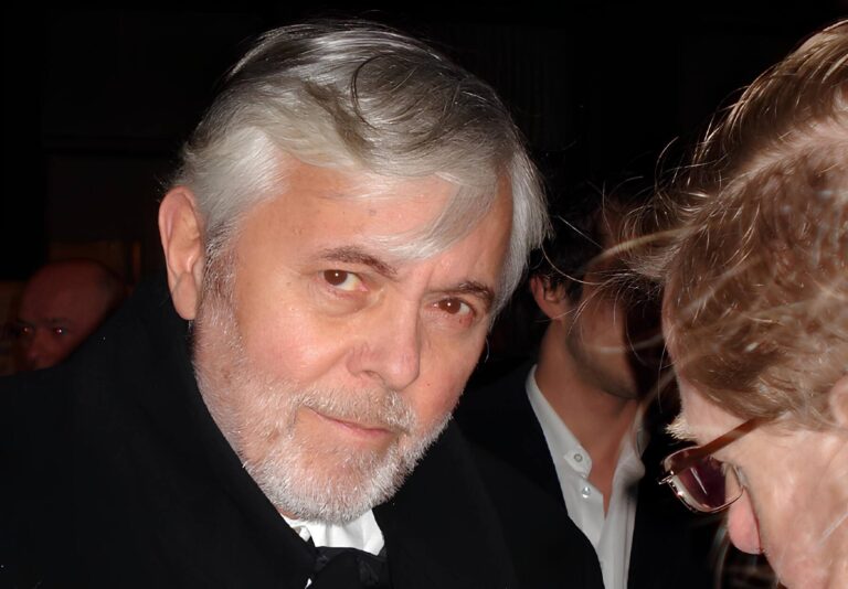 Hrob Josefa Abrháma byl dlouho ostudou hřbitova. Zasáhnout muselo až město, rodina to má daleko