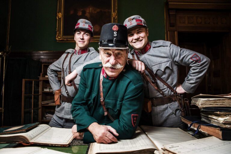 Četníci z Luhačovic: Skutečné případy z archivů, skutečným četníkům museli manželky schvalovat a neměli volební právo