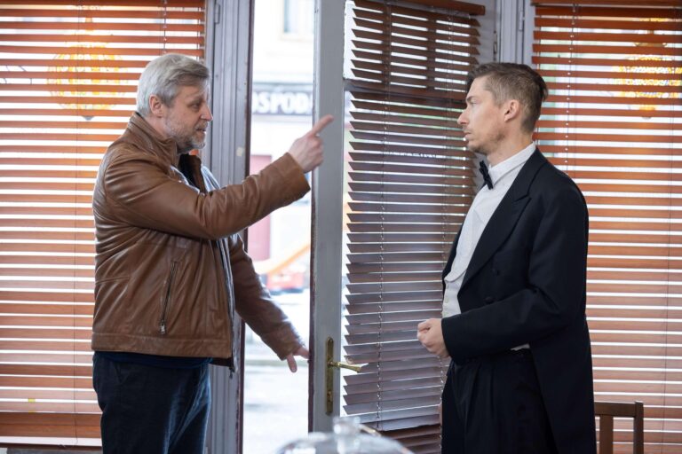 Ulice v úterý: Blanka na titulce bulváru, Luděk přistihne Vandu a Evžena označí za paroháče