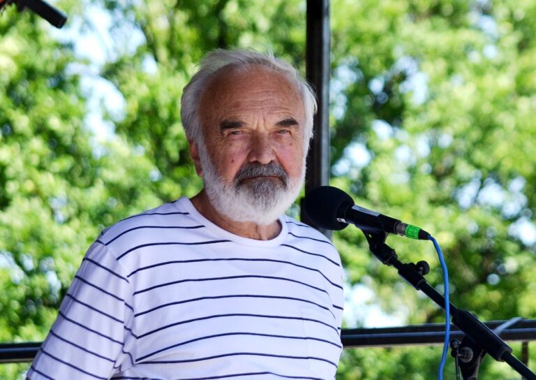 S kým žije Zdeněk Svěrák: S osudovou ženou je přes 70 let, odpustila mu i to, že se s ní měl chtít rozvést kvůli mladší