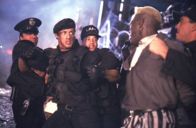 Demolition Man z roku 1993 se odehrává v budoucnosti a prorokoval dnešní svět: Co všechno z filmu se splnilo