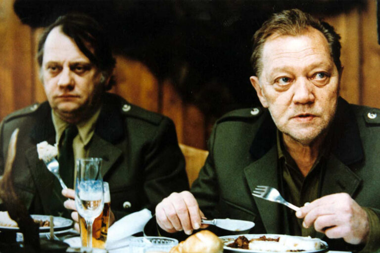 Slavnosti sněženek: Vycpaný kanec, Hrabal ve vedlejší roli, podroušený Somr a VB v akci