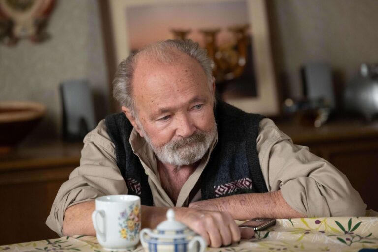 Ulice ve středu: Pešek v bezvědomí, vykradené auto a vyděšená Bára