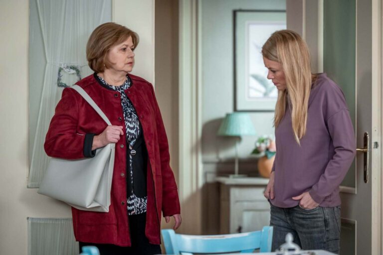 Příští týden v seriálu Ulice: Hanušková na koni, tajemství, Jirkovi se nezdá Neumann, žádosti o ruku a Adrianiny problémy