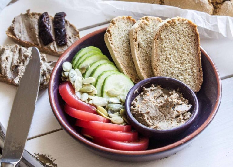 Domácí paštika jak od babičky třikrát jinak: K mazání, krájení i na zavaření do sklenic