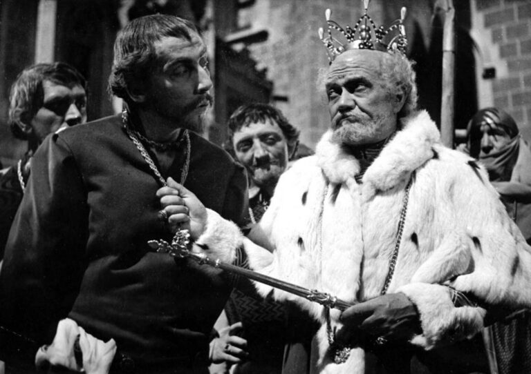 Pyšná princezna: Opravdová láska, kouzla musela pryč, Vránovou zachránila Moskva a špatné hrabání sena