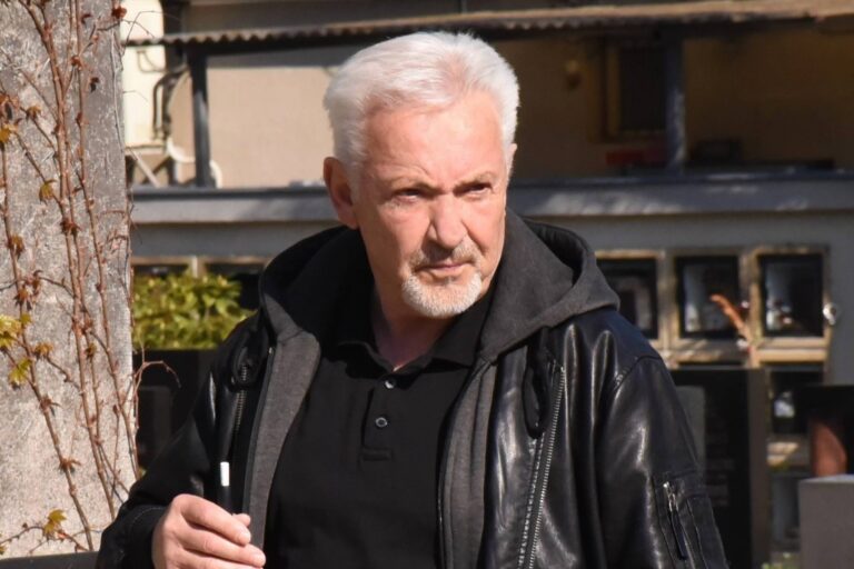 „A vovo vo tom to je.“ Milan Pitkin slaví 75, nekoktá, ale kvůli nízkému důchodu musí stále pracovat