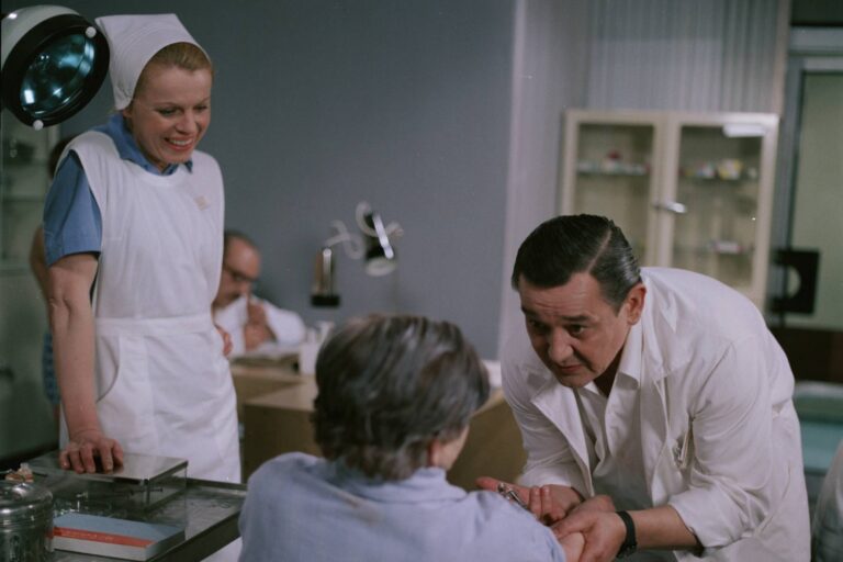 Nemocnice na kraji města: Seriál, který byl zakázán v Rusku. Tamní soudruzi by nevěřili, že je taková péče možná