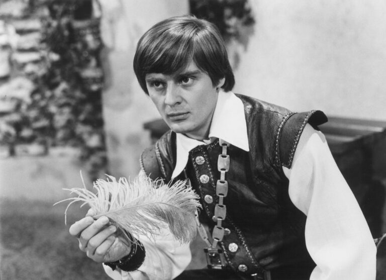 Herec Ivan Luťanský měl život před sebou, ve třiceti ale zemřel ve Vietnamu. Pravdu o jeho smrti vypátral až jeho bratr