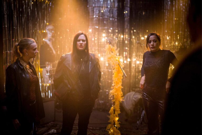 Tragédie na pódiu: Specialisté řeší smrt hudebnice, kapela má k rodině daleko