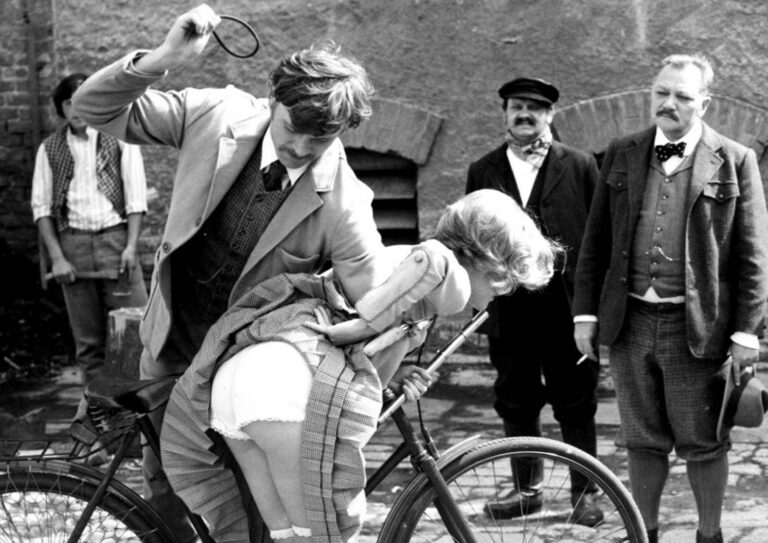 Postřižiny: Těhotná Vašáryová, kouzelné sklenice, uletěl andělíček a co jsou to vlastně postřižiny