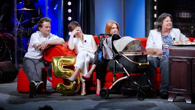 Show Jana Krause: Když zprávy pletou jazyk, herec, kterého požádala partnerka o ruku a psi v kočárku