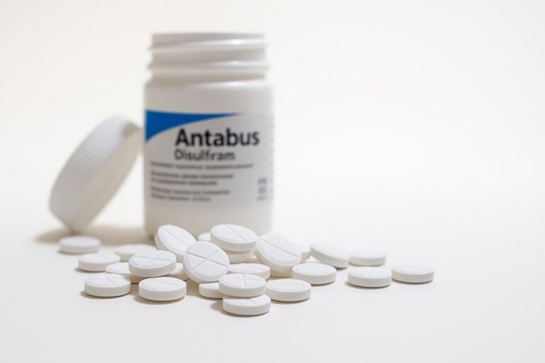 Antabusový efekt: První dopady léku po požití alkoholu probíhají pod dozorem, aby alkoholici věděli, co je čeká