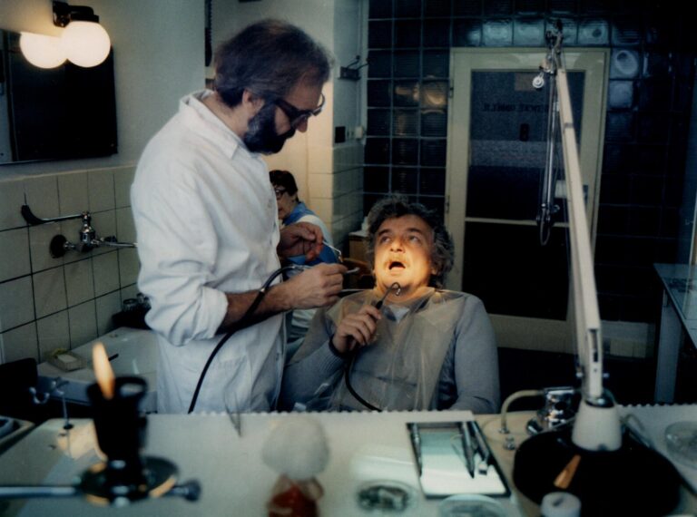 Co je vám, doktore?: Kritický pohled na dobu, zákaz Menzela v hlavní roli a první mikrovlnka