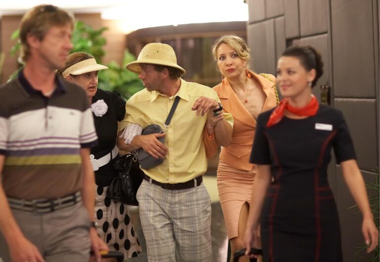 Doktor od jezera hrochů: Odkaz na Slunce, seno, natáčení v Nairobi i Keni, a proti jedovatým hadům holínkami