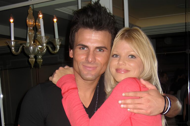 Po 27 letech se Donna D’Errico ukázala v původních plavkách z Pobřežní hlídky a fanoušci šílí. Vypadá líp než tehdy