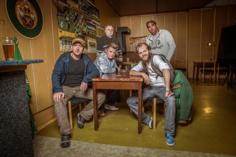 Dycky MOST!: „Tak vy hnědý skiny nemáte, ne?“ aneb Nejlepší hlášky z kultovního seriálu