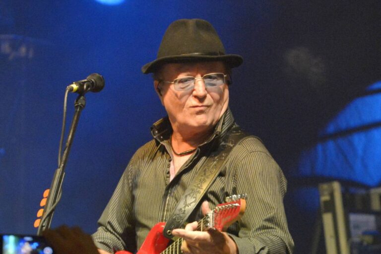 S kým žije rocker Petr Janda: Nejdřív smrt ženy a syna, pak rozvod. Štěstí našel až po boku krásné Alice, dělí je 40 let