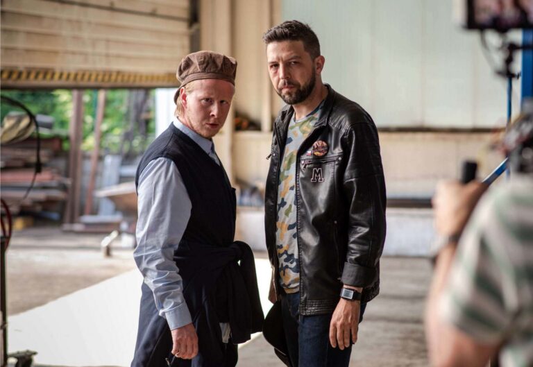 Tři Tygři ve filmu: JACKPOT: Slavný fotbalista jako investor, známý politik jako Fisherman a odkaz na Terminátora