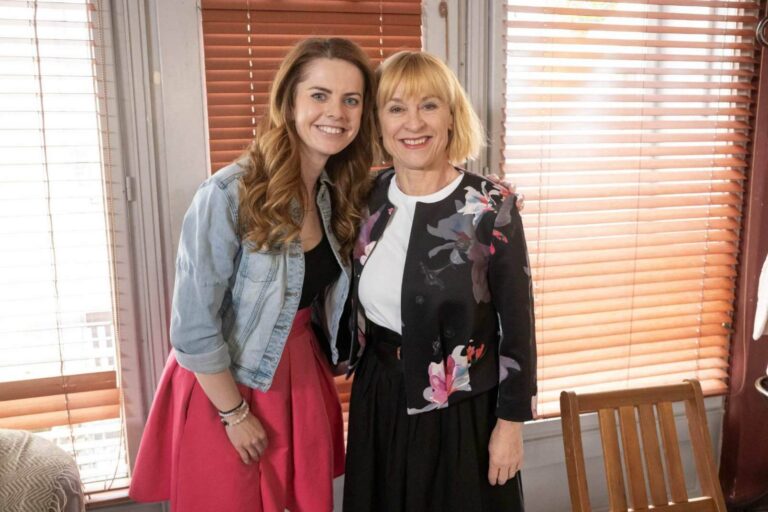 Příští týden v seriálu Ulice: Tajný kód pro striptérku, Petr Rada v hospodě, Sářin bláznivý nápad a ministr je zpět