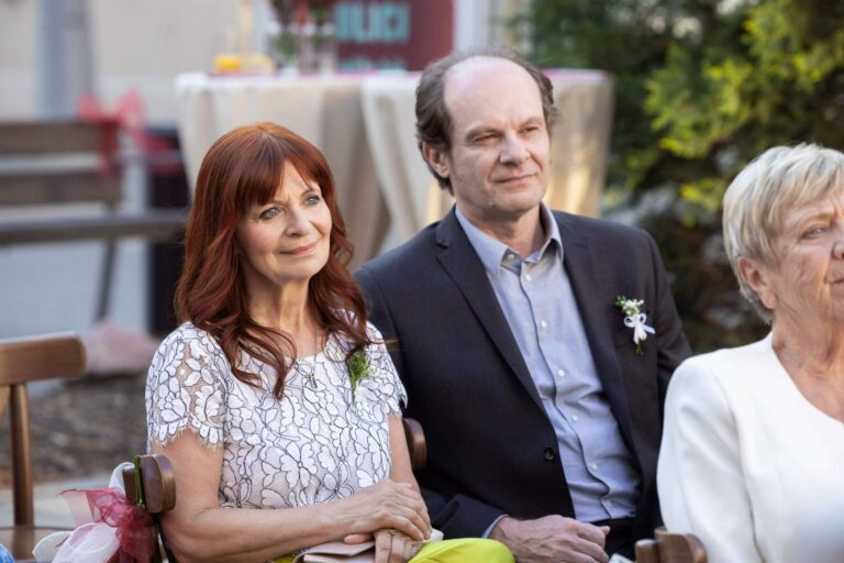 Páteční Ulice: Stará láska nerezaví, potíže s porodem a útěk od oltáře