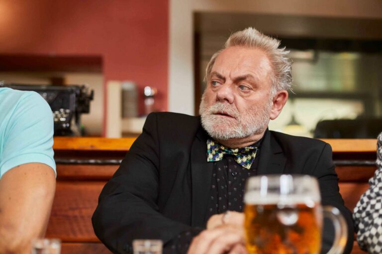 Václav Upír Krejčí se rozvedl, zvítězil nad rakovinou a znovu oženil s o šestnáct let mladší partnerkou. Spory o majetek však trvají dál