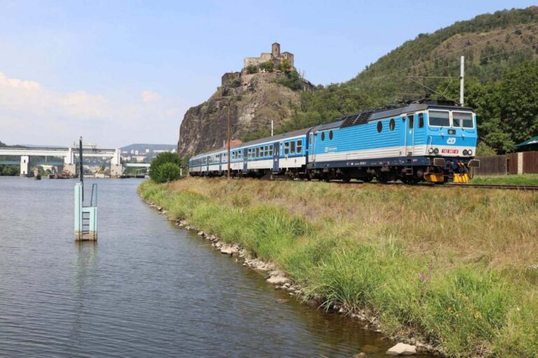 Cestování vlakem po Česku: Letní jízdenka, krajské tarify a trasy, na kterých ušetříte nejvíc