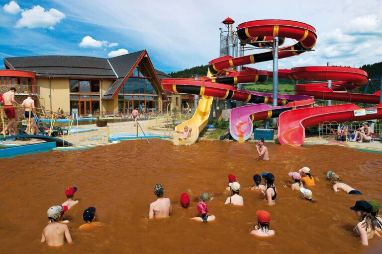 Na Slovensko do termálů: Velký Medér, Podhájska, Bešeňová a další. Voda léčí lupénku, astma nebo bolavá záda