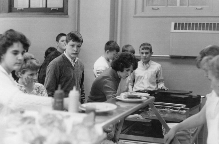 Postrach ze školní jídelny: Nezapomenutelné UHO, koprovka nebo žemlovka