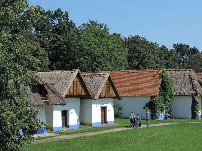 Dovolená v Česku: Kam zajet na Jižní Moravě. Skanzen, jeskyně i hvězdárna ukazují, že tu nejde jen o víno