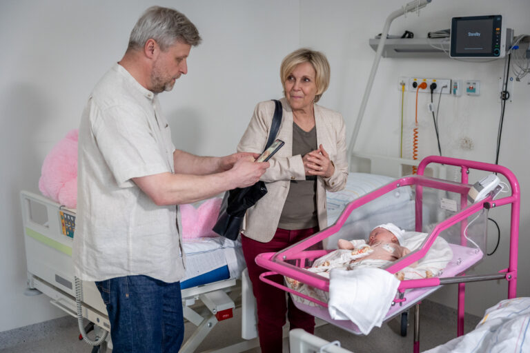 Ulice: Kdo je novorozená Esterka? Novorozenec je kluk a patří herečce, která také zazářila v Ulici