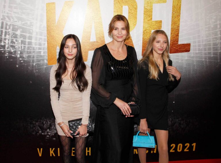 Návraty na sociální sítě: Charlotte Ella Gottová oslnila v rudých šatech, Irenka z Dědictví sdílí záběry z dovolené