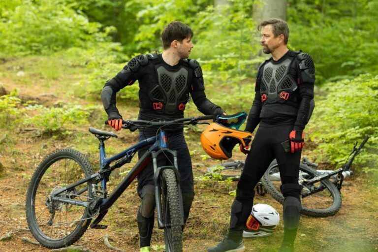 Ulice se vrací s novými díly: Magda a Petr vyrazí na dovolenou, která se vymkne kontrole. Řešit se bude nehoda i divočák