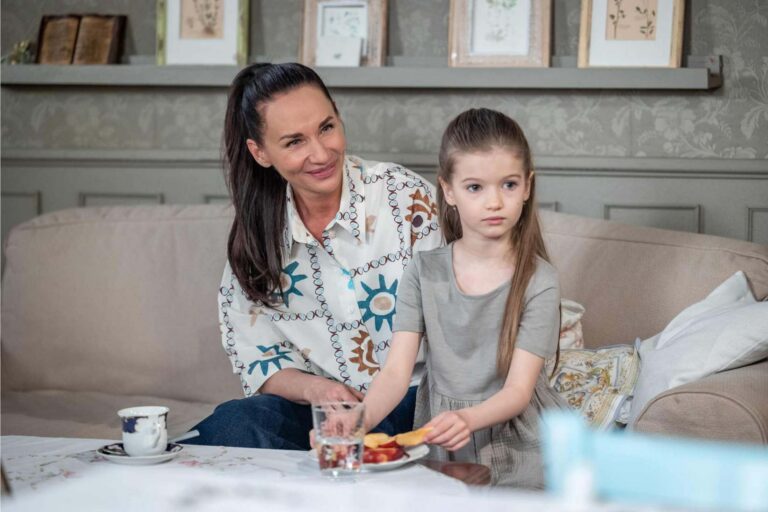 Ulice v pondělí: Zmatky před odletem, velký návrat, chaos ve škole a na scénu se vrací i teta Běta