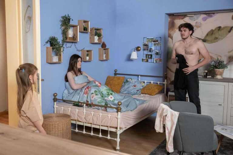 Příští týden v seriálu Ulice: Návrat Adriany, zamilovaná Kristýna, rozchod, výpověď Klímovým a potíže u Marečkových