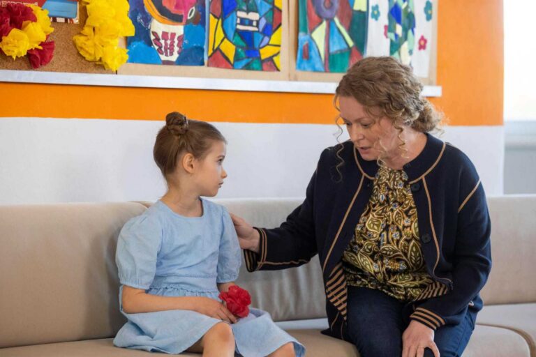 Příští týden v seriálu Ulice: Překvapení, Lukáš zmizel, Miloš slaví šedesát a má novou můzu a Adrianiny potíže