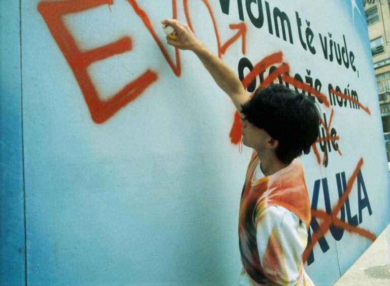 Discopříběh slaví 38 let: Hrušínského nahá scéna skončila zraněním