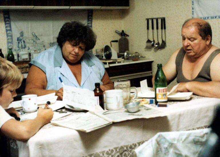 Slunce, seno a pár facek pod lupou: Náročná fackovačka, kvůli videu na VB, stíny i těsto v hlavní roli filmových omylů