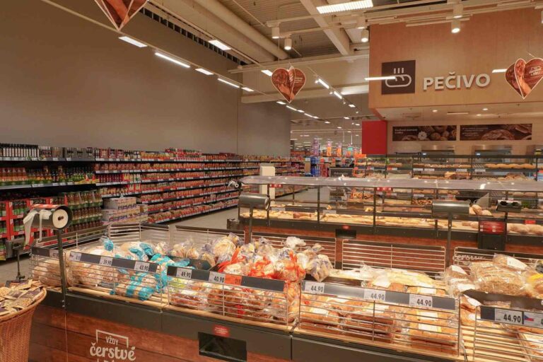 Kam 28. září na nákup: Velké obchody zavřou, ale výjimky existují