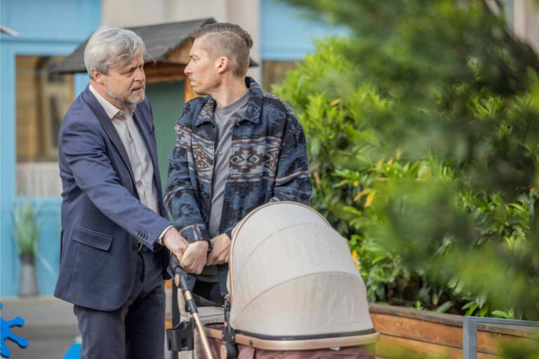 Příští týden v seriálu Ulice: Návrat Sáry, potyčka před klubem, Egon drsně zasáhne a Luděk chce Ester do péče