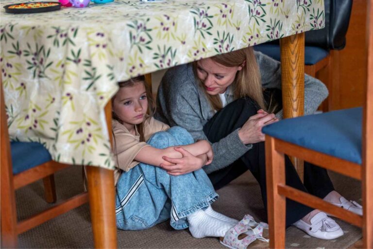 Ulice v pondělí: Agátina máma se před Karlou konečně otevře, drama s Denisem a Anička rozbrečí Báru