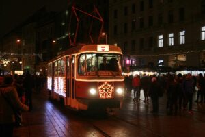 Brněnské Vánoce - vánoční tramvaj, FOTO: This photo is a work by Martin Strachoň (Bazi).When reusing, please credit me as: Martin Strachoň / Wikimedia Commons. I would appreciate being notified if you use my work outside Wikimedia.Do not copy this image illegally by ignoring the terms of the license below, as it is not in the public domain.More of my work can be found in my personal gallery.čeština |English |slovenčina |русский |+/−, CC BY-SA 4.0, via Wikimedia Commons