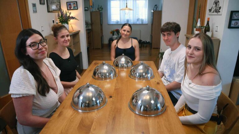 Příští týden v pražském Prostřeno: Ezoterika, tatínkovo tajemné koření a pozor na ostrý nůž