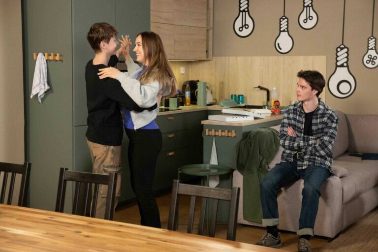 Ulice ve středu: Sanitka pro Vlastu, špatná zpráva pro Žofku, příprava na protest a další porušení předpisů