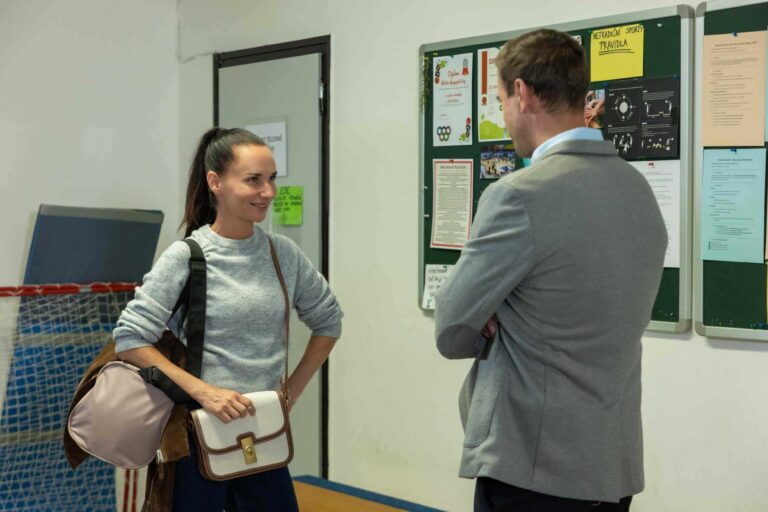 Ulice ve středu: Odjezd do Dánska, Sářina diagnóza, Prokopovo tajemství a Agátina babička vydírá Karlu