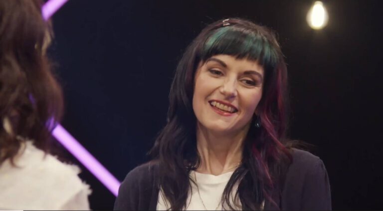 Naked Attraction 4. díl: Kamila z Brna shodí šaty i předsudky. V nahé seznamce chce potkat „kravaťáka svých snů“